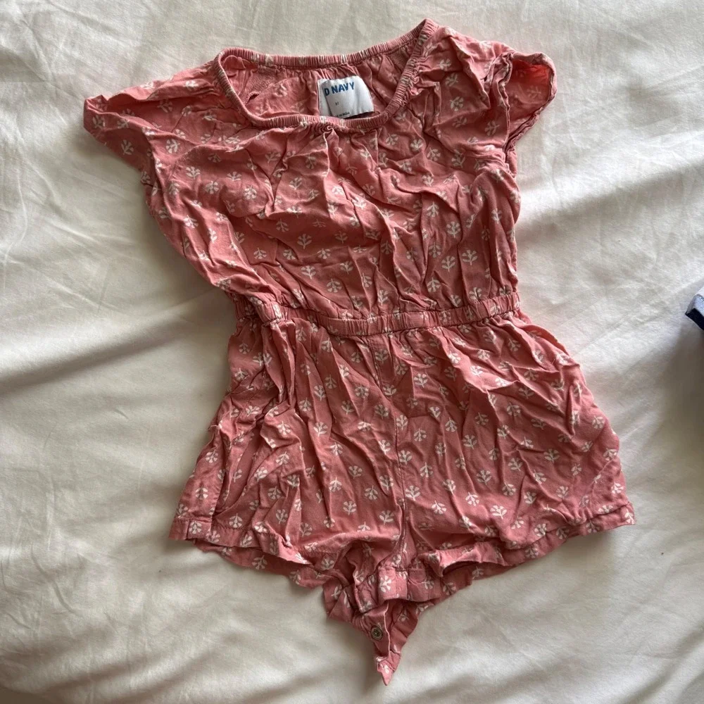 Lot of 8 Girls Clothes 18M 2T OshKosh Lucky Dresses Rompers NWT Summer Vacation